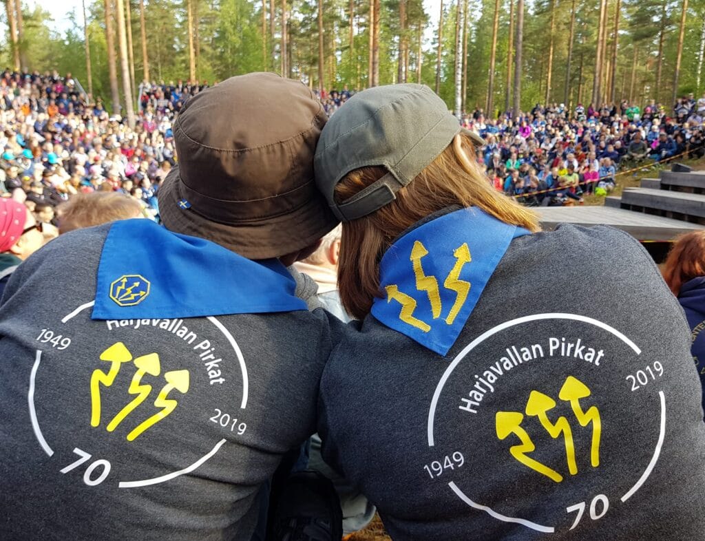 Aikuinen harrastamassa - Lue lisää